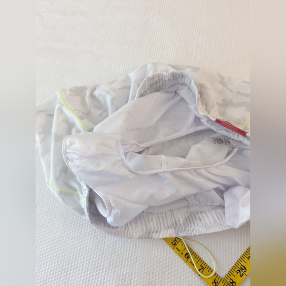 Asics Running Shorts White Camo Swirl Side Slits Elastic Waist Drawstring Size L - Picture 10 of 10